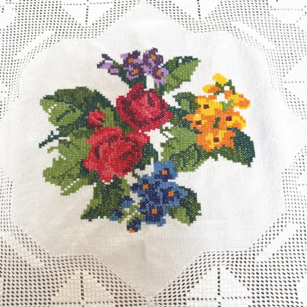 Vintage‎ Hand Embroidered Openwork Floral Tablecloth White Cotton 44